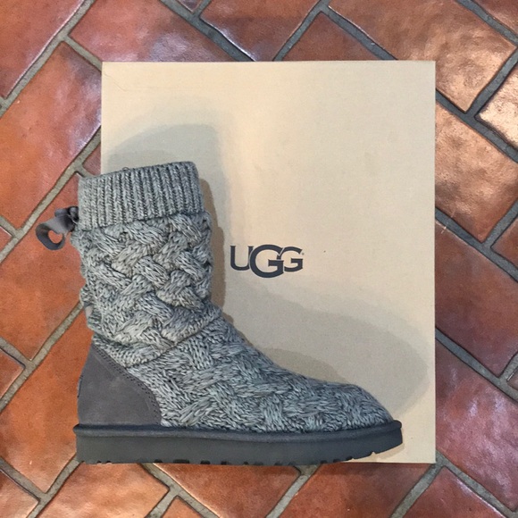 UGG Shoes - UGG ISLA - Grey - Size 9 - NWT
